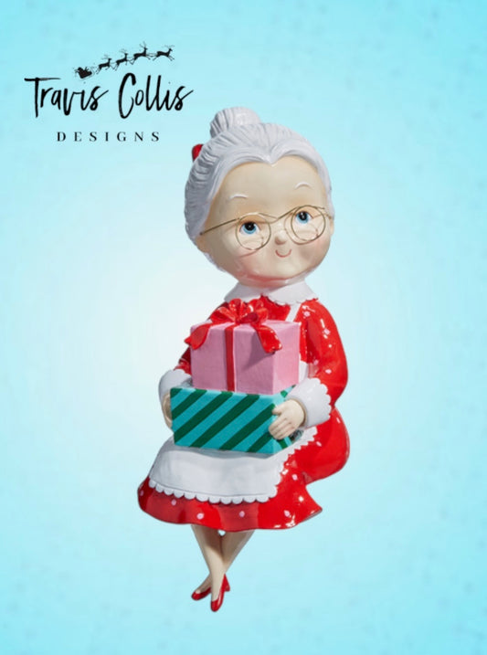 SITTING RETRO MRS. CLAUS 12.75"