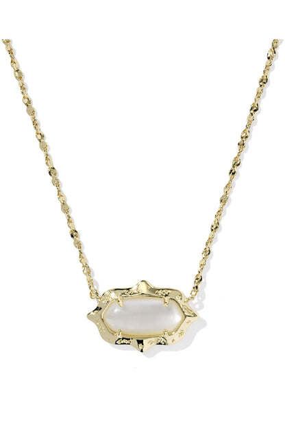 ELISA SCALLOP FRAME SHORT PENDANT NECKLACE GOLD NATURAL MOTHER OF PEARL