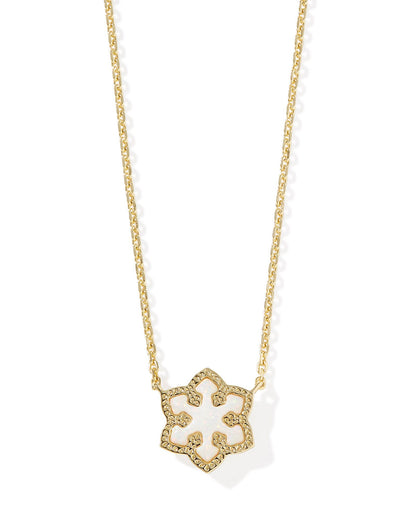 SNOWFLAKE SHORT PENDANT NECKLACE GOLD